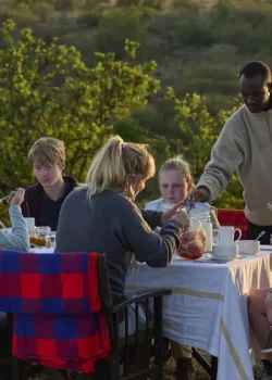 family-bush-breakfast